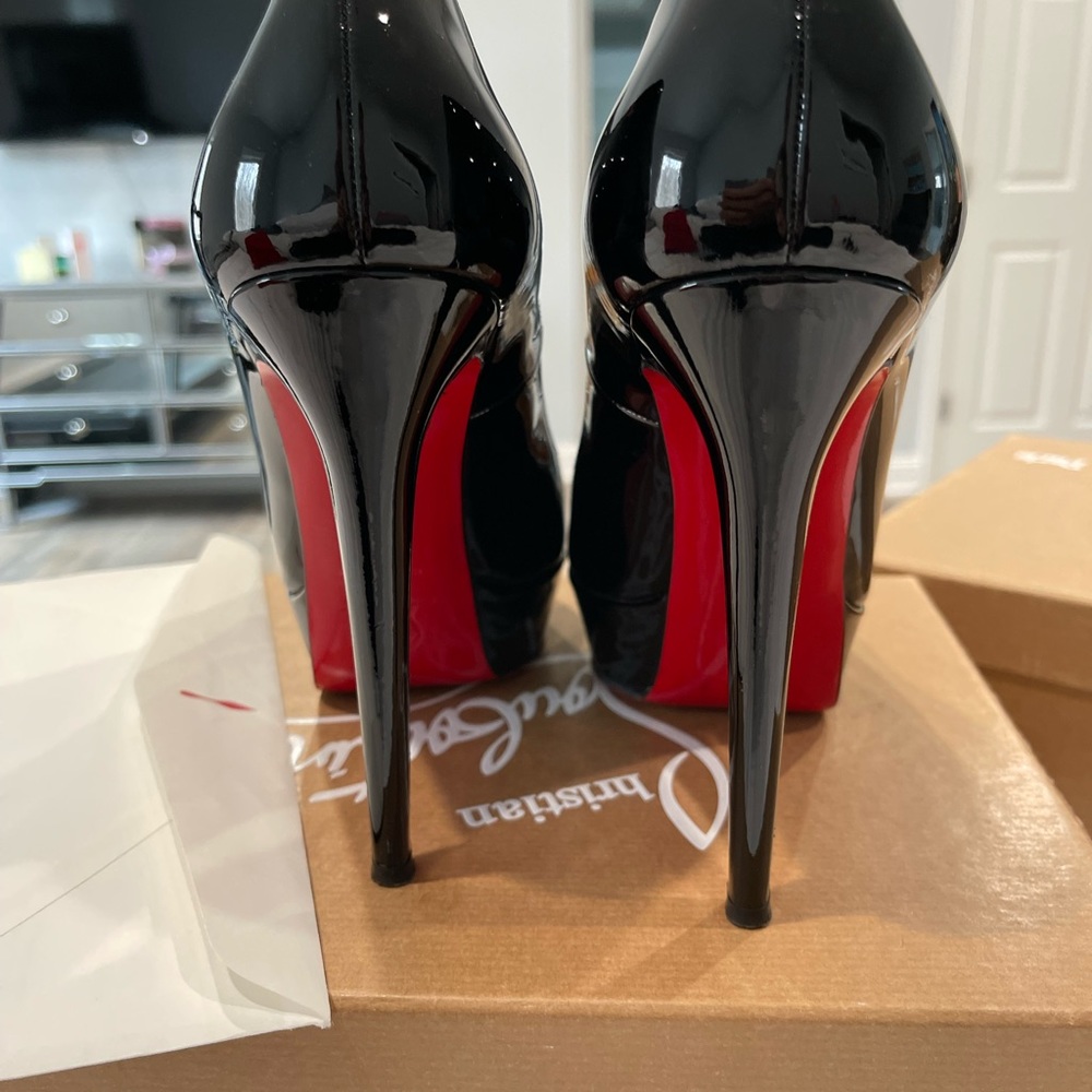 Christian Louboutin Bianca Pump size 39